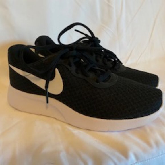 nike air black shoes